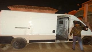 أزغنغان: مداهمة ليلية تنتهي بحجز ثلاث سيارات وإصابة ثلاثة أشخاص في مطاردة مثيرة