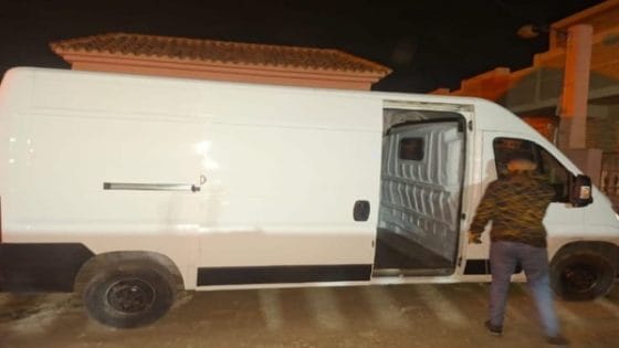 أزغنغان: مداهمة ليلية تنتهي بحجز ثلاث سيارات وإصابة ثلاثة أشخاص في مطاردة مثيرة