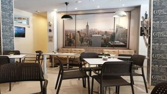 انتفاضة الفواتير بالحسيمة: مهنيو المقاهي يشهرون ورقة العصيان في وجه “الشركة الجهوية” ويدقون ناقوس الإفلاس