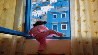 شفشاون.. فاجعة سقوط طفلة من الطابق الثاني تنتهي بمأساة