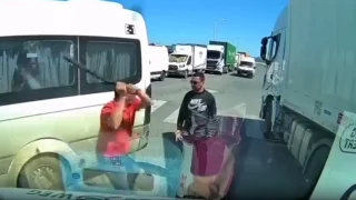 حادث القنيطرة.. ما وثقته الكاميرا بشأن اعتداء سائق الحافلة