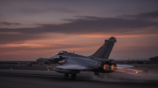 فرنسا تفعل دوريات “رافال” في الإمارات لتأمين الأجواء عقب استهداف قاعدة عسكرية