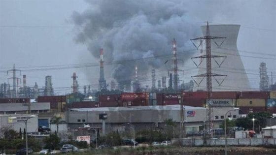 قصف محطة بتروكيماويات