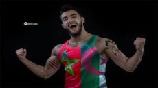 زهير بهاوي يثير الجدل برفع العلم الجزائري في حفل بباريس