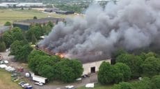 ماذا حدث داخل فيرفورد؟ حريق ضخم يضرب القاعدة البريطانية التي تعتمد عليها قاذفات أميركا