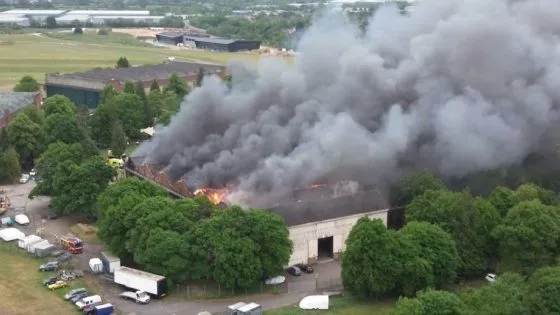 ماذا حدث داخل فيرفورد؟ حريق ضخم يضرب القاعدة البريطانية التي تعتمد عليها قاذفات أميركا
