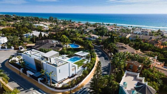 كيف تحولت عقارات إسبانيا إلى ملاذ آمن لتهريب ثروات النخبة في زمن الأزمة الخانقة؟