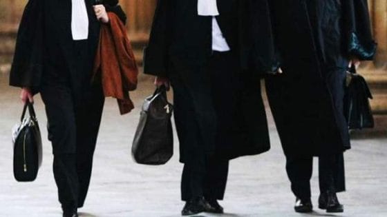 قانون المحاماة الجديد: هل يقصي الإجازة ويحدد السن؟