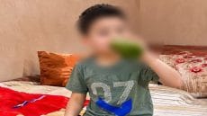 طفل لا يتجاوز السبع سنوات يُجبر على شرب الخمر وسط ضحكات… جريمة تستوجب المحاسبة الفورية