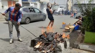 منع شي رؤوس الأضاحي بطنجة: خطوة تنظيمية تواجه طقوساً شعبية ومصادر رزق مؤقتة