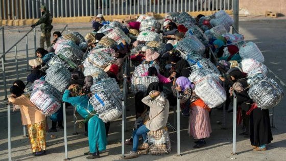 معبر سبتة.. كيف تخطط السلطات لتجاوز أزمة التهريب المعيشي؟