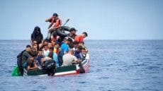 تفاصيل إنقاذ 35 مهاجراً مغربياً بينهم نساء وقاصرون بميناء قادس