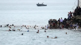 موجة هجرة غير نظامية مكثفة سباحة نحو سبتة تستنفر البحرية المغربية والحرس الإسباني