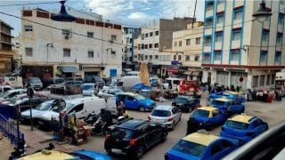 فوضى تسعيرة سيارات الأجرة بشاطئ اسفيحة تثير غضب المصطافين وسكان إمزورن