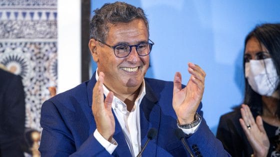 بين أمواج سبتة وشواطئ مايوركا: حين يهرب المواطن ويصطاف المسؤول