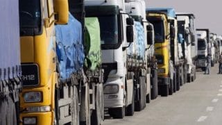 قطاع نقل البضائع بالمغرب يلوح بإضراب وطني جراء ارتفاع أسعار الوقود