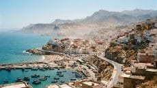 الحسيمة تسجل صيفاً حارقاً مع ارتفاع الحرارة بـ2.4 درجة وتراجع حاد في أمطار غشت