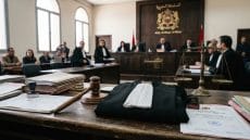 قانون تنظيم مهنة المحاماة يدخل حيز التنفيذ وسط تصاعد رفض أصحاب البذلة السوداء