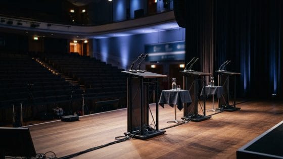 دعوة لتنظيم مناظرات علنية بين مرشحي الانتخابات بالحسيمة تثير نقاش البرامج والمحاسبة