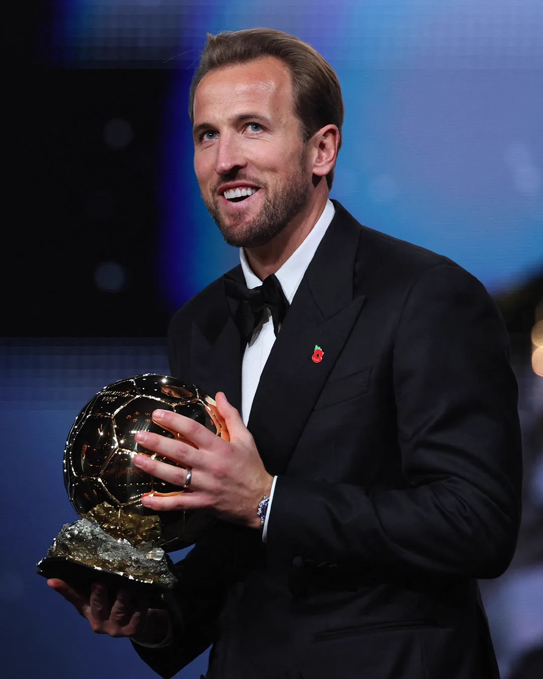 هاري كين يتربع على عرش الكرة العالمية ويتوج بجائزة أفضل لاعب وهداف لعام 2026 1 Harry Kane